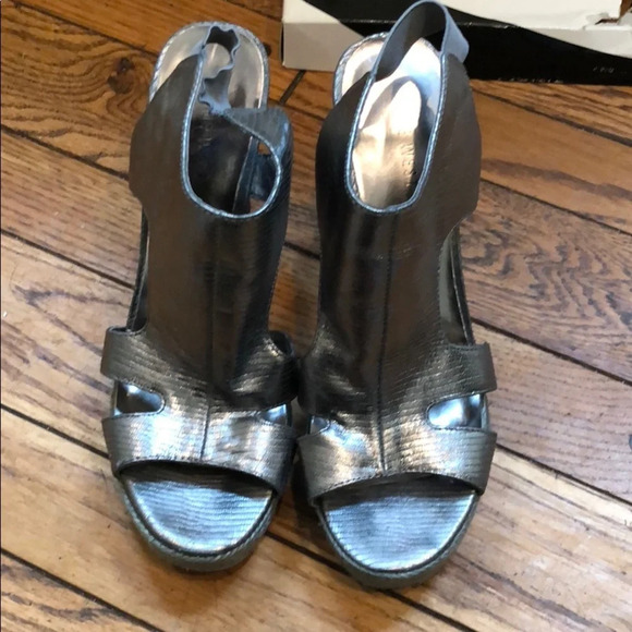 Nine West Cut our Heels - Picture 2 of 3